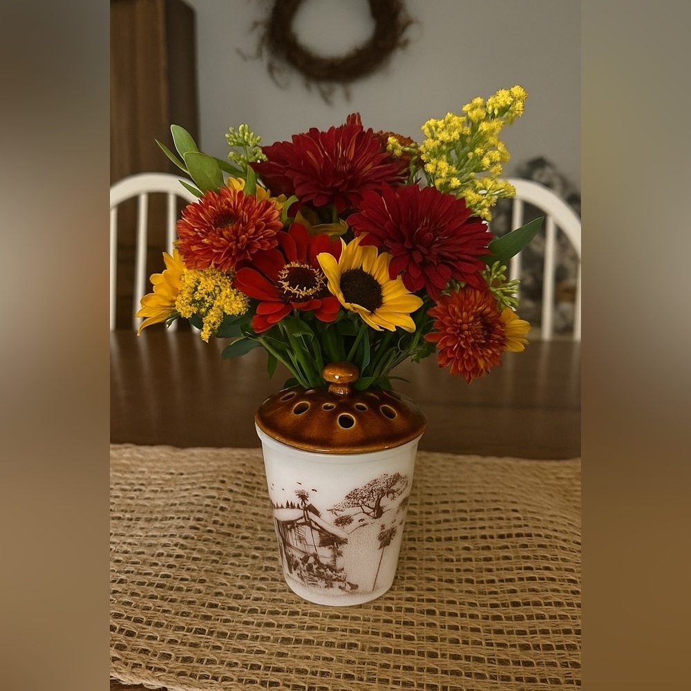 Vintage Amway Flower Vase with Ski Resort Scene